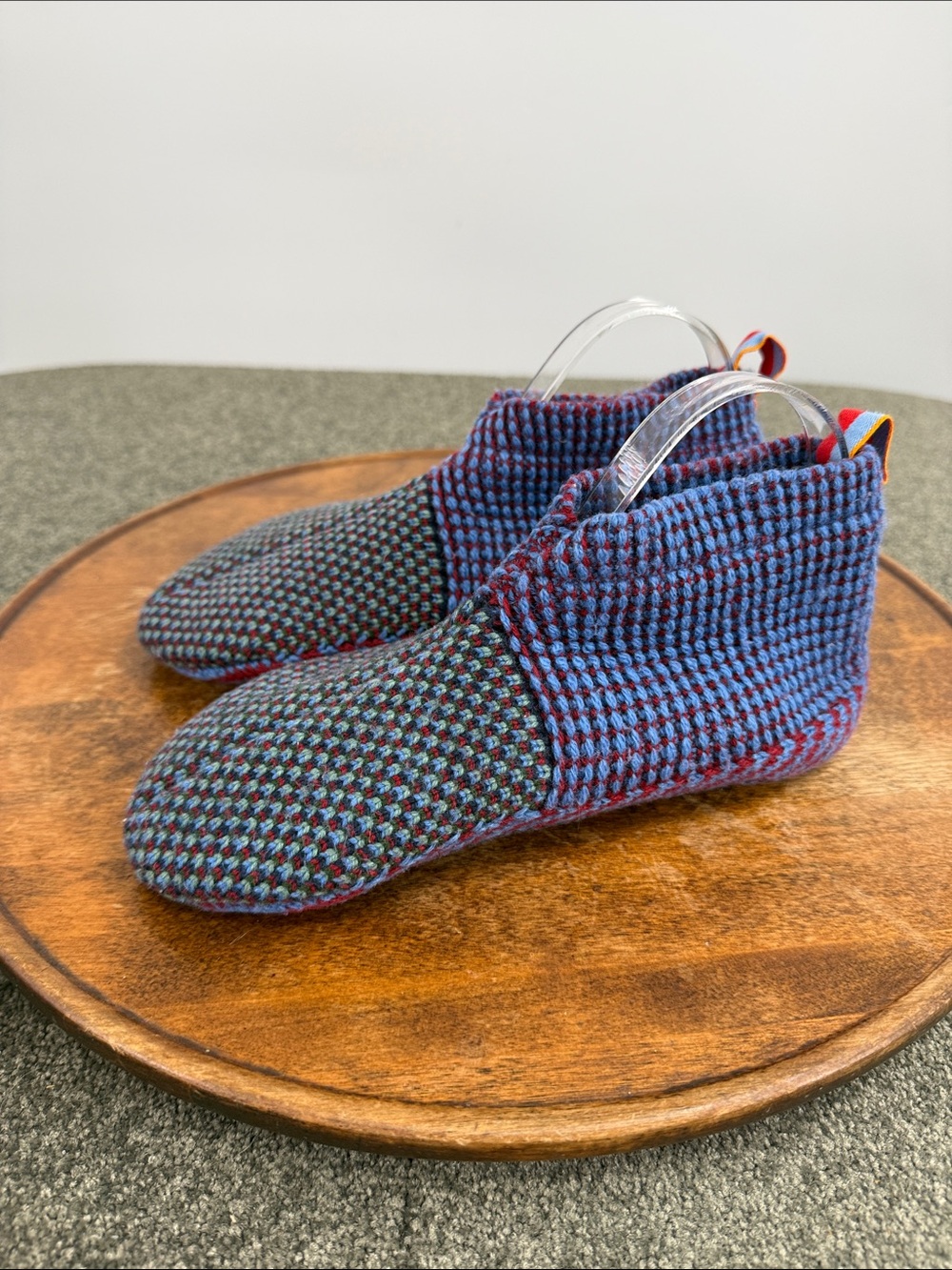 Bombas Slippers Wm Small (7-8.5) Knit Slip-On Gripper Socks Blue Multi Bootie